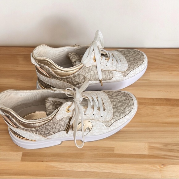 Practically brand new Nichael Kors style Runners.Barely worn - Picture 2 of 2